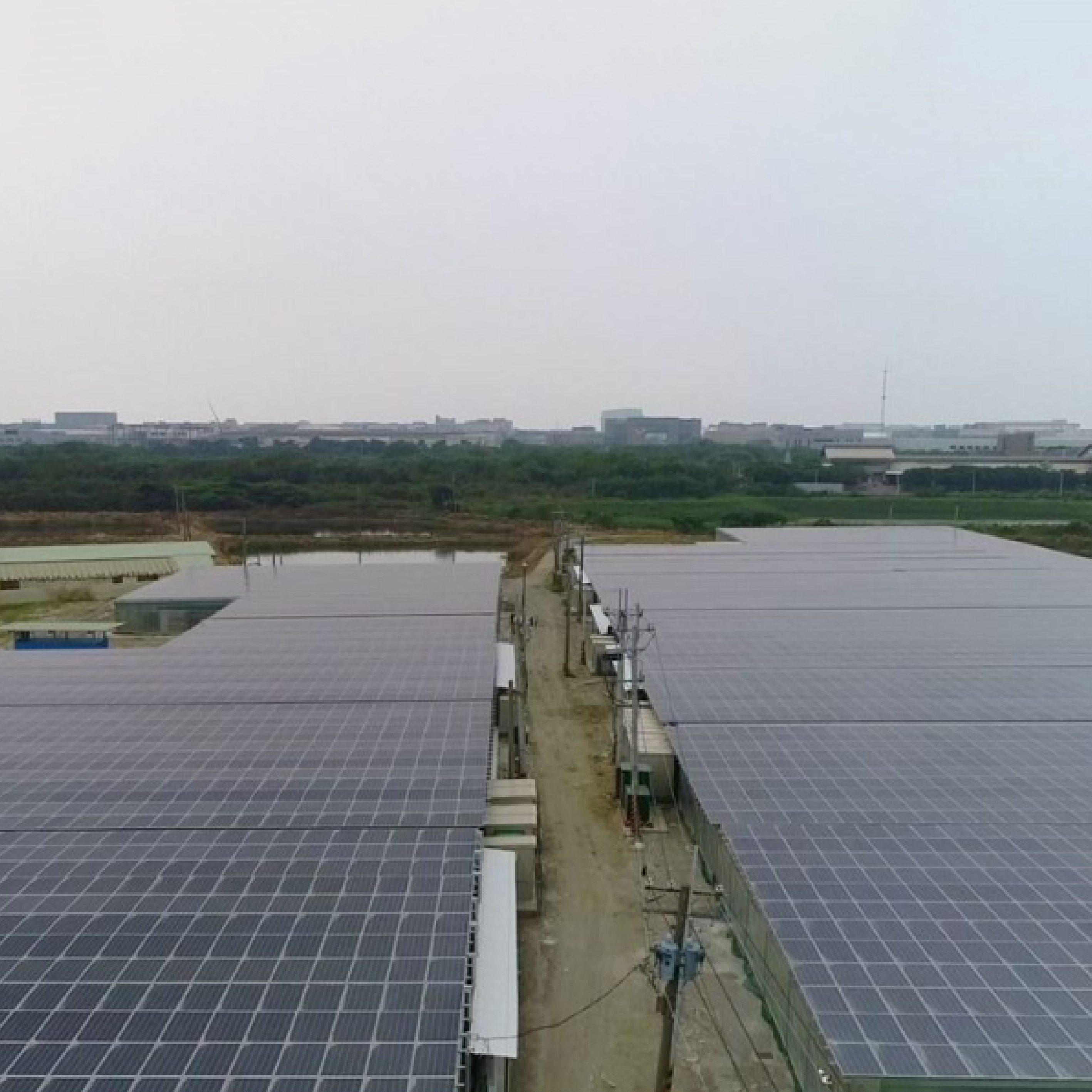 台南市安南區顯宮段
發電裝機容量：
架設：
完工：2017
