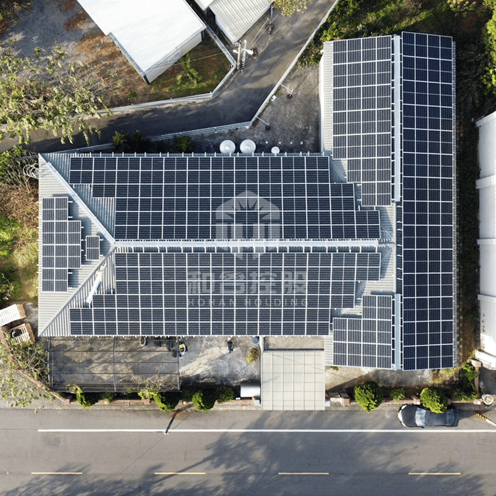 設置：屋頂型光電
系統：併聯型
地點：台南後壁區 
發電量：85.84kWp